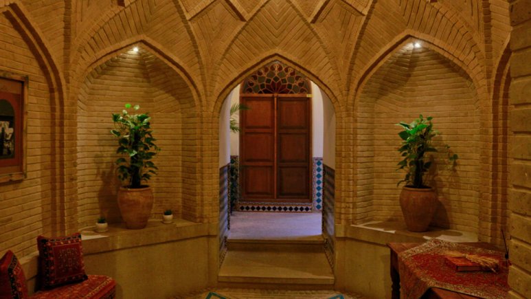 فضای داخلی اقامتگاه سنتی ایران مهر شیراز